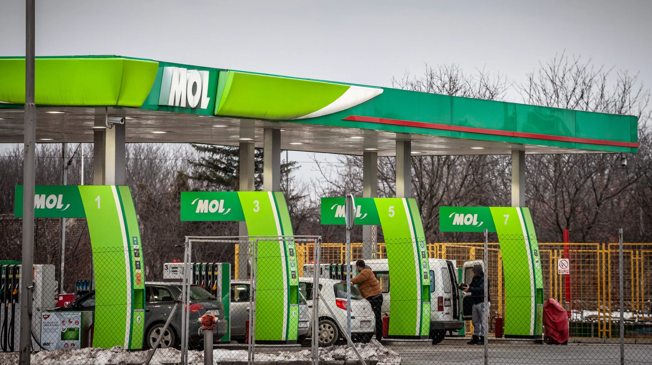 MOL acuză tarife excesive pentru transportul petrolului prin Croația, sesizând Comisia Europeană Grupul energetic maghiar MOL a făcut recent un pariu clar în ceea ce privește modul în care sunt stabilite tarifele pentru transportul petrolului în regiune, depunând o plângere oficială la Comisia Europeană