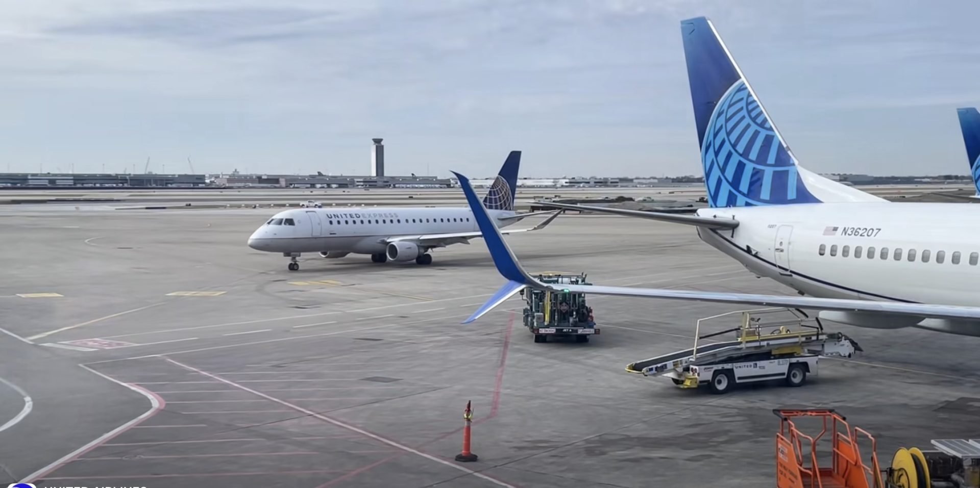 Creșterea prețurilor pentru biletele de avion devine inevitabilă: compania United Airlines avertizează pasagerii despre o posibilă majorare de până la 20% Într-un moment în care industria aviatică globală se confruntă cu provocări fără precedent, United Airlines, unul dintre cei mai mari jucători pe piața aeriană americană, a emis un avertisment clar: prețurile biletelor pot suferi o creștere semnificativă, ajungând chiar până la 20%
