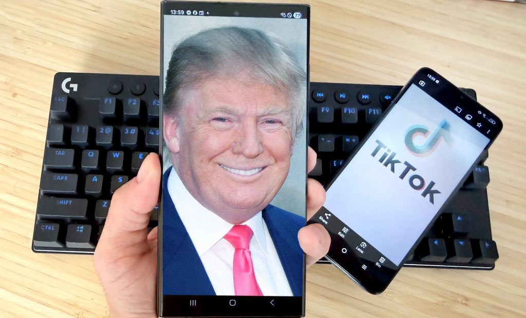 După luni întregi de tensiune și conflicte politice, în vara anului 2026, administrația americană a anunțat în mod oficial o tranzacție senzațională: vânzarea TikTok către o entitate controlată în totalitate de investitori americani