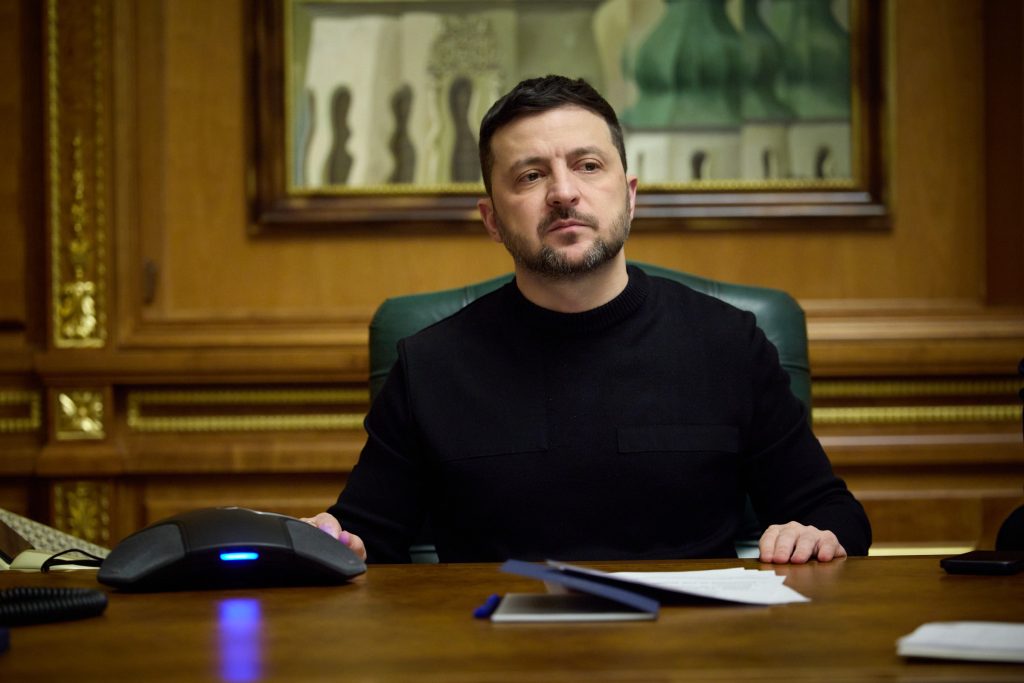 Președintele Ucrainei, Volodimir Zelenski, anunță măsuri pentru securizarea aprovizionării cu combustibili Ucraina se confruntă în continuare cu o criză severă a resurselor, în special din cauza războiului declanșat de Rusia, care a perturbat lanțurile de aprovizionare și a creat o penurie acută de combustibili