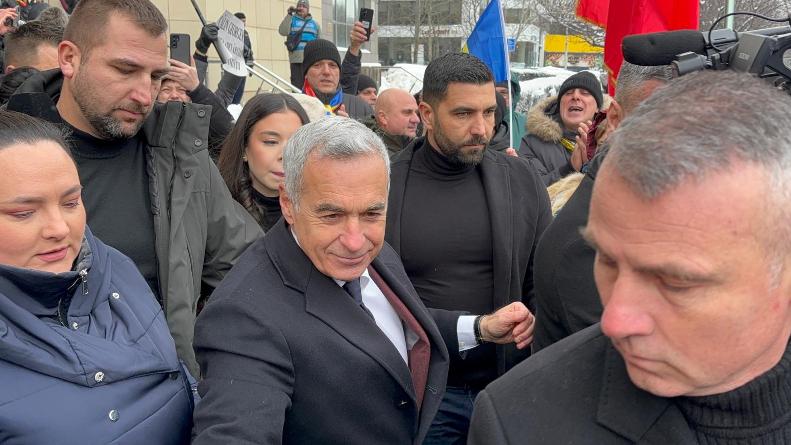 Fostul candidat la președinția României, Călin Georgescu, aduce din nou în discuție teorii conspiraționale despre intenții de eliminare fizică din sfera politică