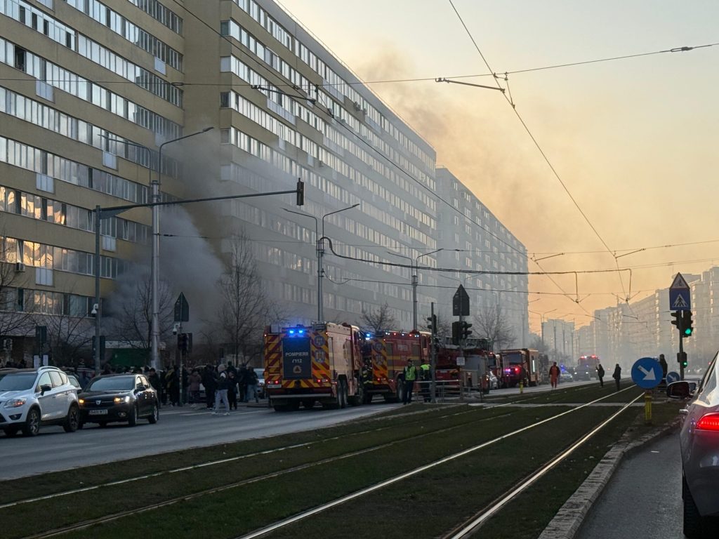 Incendiul izbucnit în centrul Capitalei, pe Șoseaua Pantelimon, a creat panică printre locatari și a mobilizat rapid forțele de intervenție