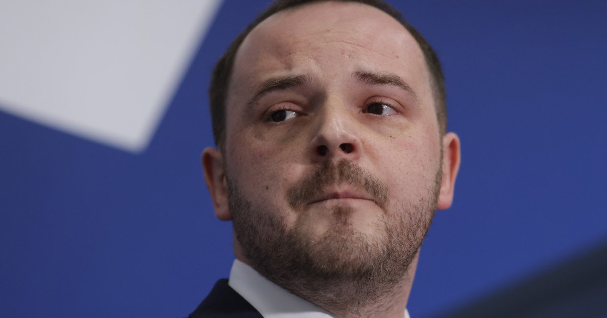 Fostul coordonator al secției pentru arși de la Spitalul Floreasca, medicul Tiberiu Paul Neagu, a depus, recent, o plângere în instanță împotriva ministrului Sănătății, considerând că declarațiile publice ale oficialului au adus atingere reputației sale și i-au cauzat prejudicii morale considerabile