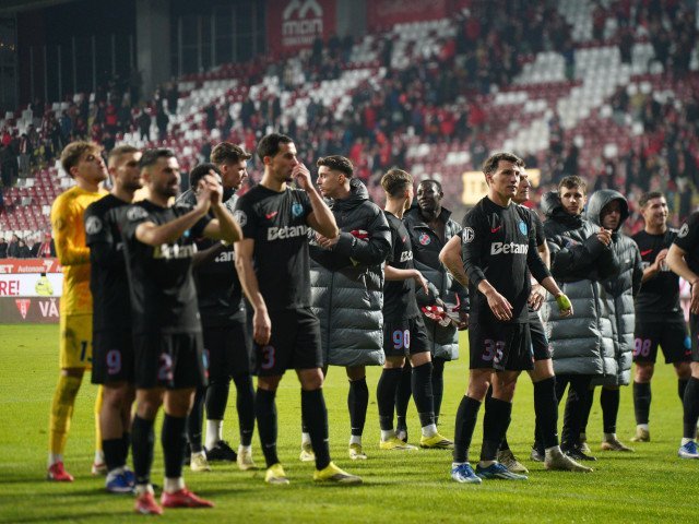Veste bună pentru fanii FCSB: revenirea lui Darius Olaru după o absență de cinci luni După o perioadă dificilă pentru mijlocașul formației vicecampioane, Darius Olaru se va întoarce pe gazon în scurt timp, aducând un suflu nou și speranță echipei lui Nicolae Dică