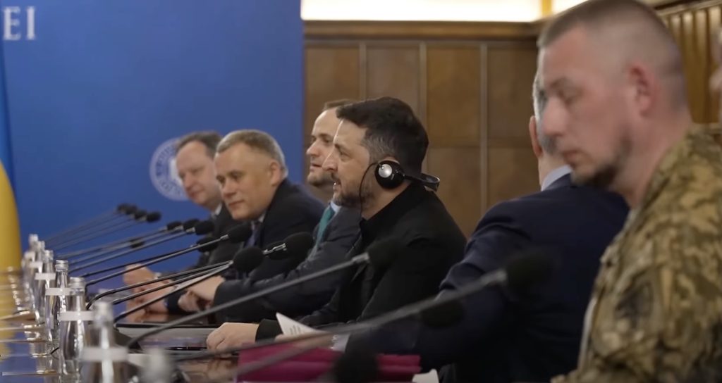 Ucraina își consolidează parteneriatul cu România, vizită la Baza Aeriană de la Borcea Prezența liderului ucrainean Volodimir Zelenski în România, urmată de o serie de vizite oficiale, marchează o etapă importantă în consolidarea relațiilor bilaterale între cele două țări, în contextul războiului din Ucraina și al nevoii de sprijin regional