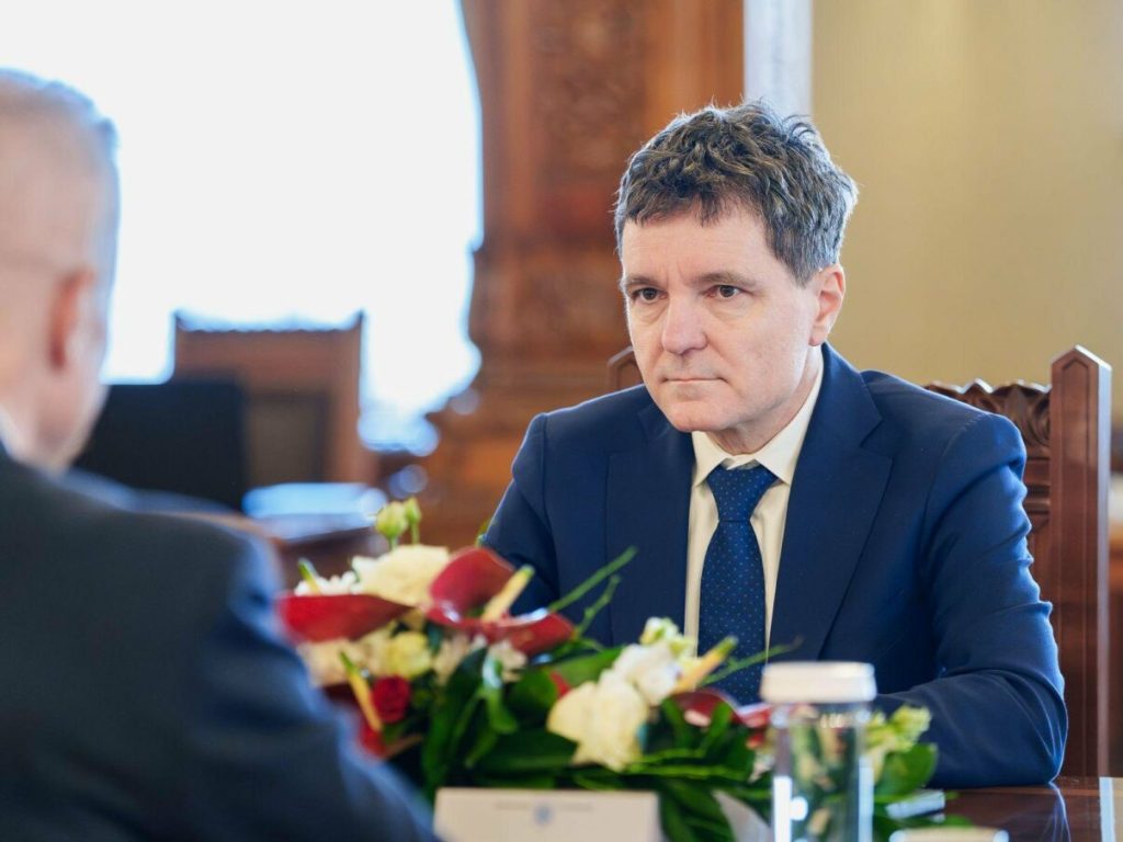 Președintele României, Nicușor Dan, a făcut publice, joi seară, primele poziții oficiale privind legea recent adoptată de Parlament pentru combaterea femicidului, într-un eveniment dedicat Colegiului Medicilor