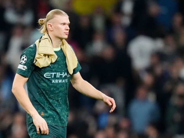 Surpriză majoră în lumea fotbalului: Erling Haaland, unul dintre cei mai temuți atacanți ai echipei Manchester City, plănuiește să părăsească campionii de la Premier League în vara acestui an