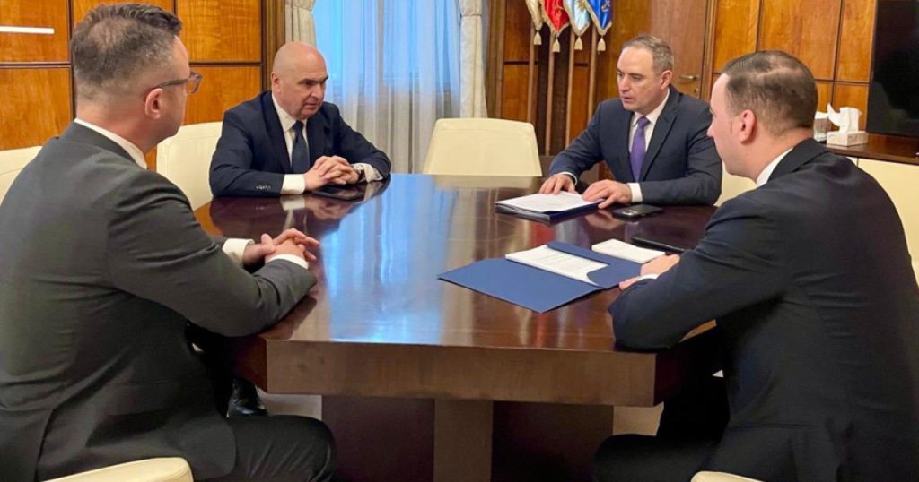 Bolojan discută cu Nazare și Ivan despre reducerea prețurilor la carburanți: „Refuz soluții populiste”