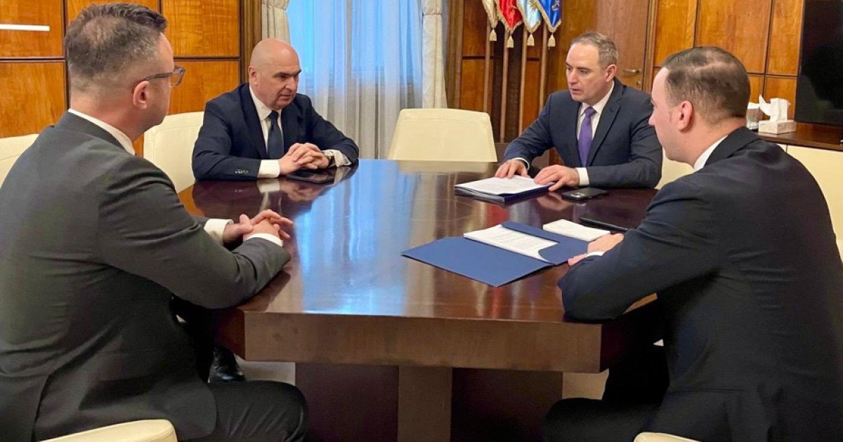 Bolojan discută cu Nazare și Ivan despre reducerea prețurilor la carburanți: „Refuz soluții populiste”