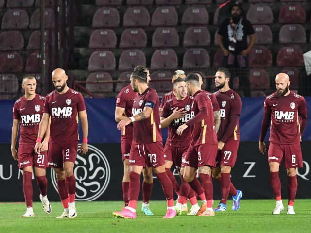 CFR Cluj a fost din nou protagonistul unei intrigi ample în fotbalul românesc, după ce formația condusă de Constantin Schumacher a fost recent eliminată din competițiile oficiale și a rămas cu o singură certitudine: un sezon plin de conflicte și rezultate neașteptate