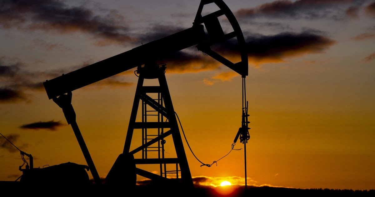 Kuwait Petroleum Corporation a recurs la reducerea producției de petrol și a declarat forță majoră, măsuri luate în contextul escaladării tensiunilor în Orientul Mijlociu, unde blocada navaliară aproape s-a transformat în a opta zi consecutivă