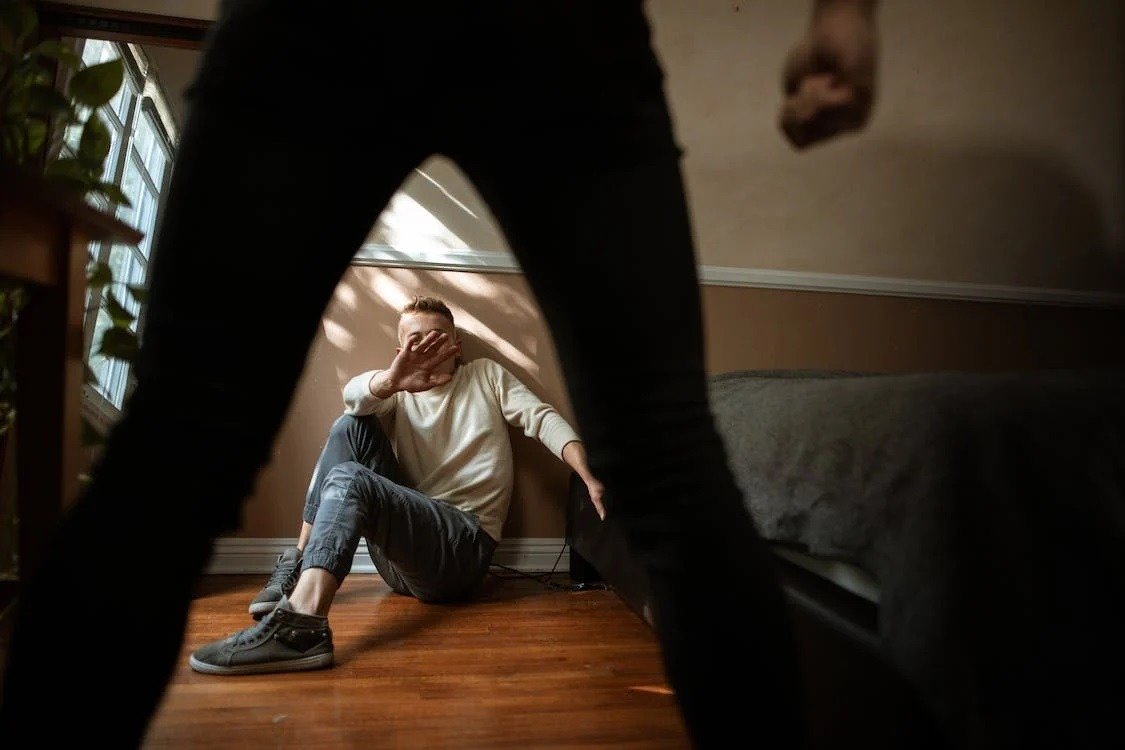 Legea anti-agresori sexuali: o veste importantă pentru protejarea vulnerabililor în România România a făcut un pas semnificativ în lupta împotriva abuzurilor asupra minorilor și vârstnicilor prin promulgarea unei legi care interzice angajarea și voluntariatul în instituțiile cu contact direct cu aceste categorii de persoane pentru agresorii sexuali condamnați