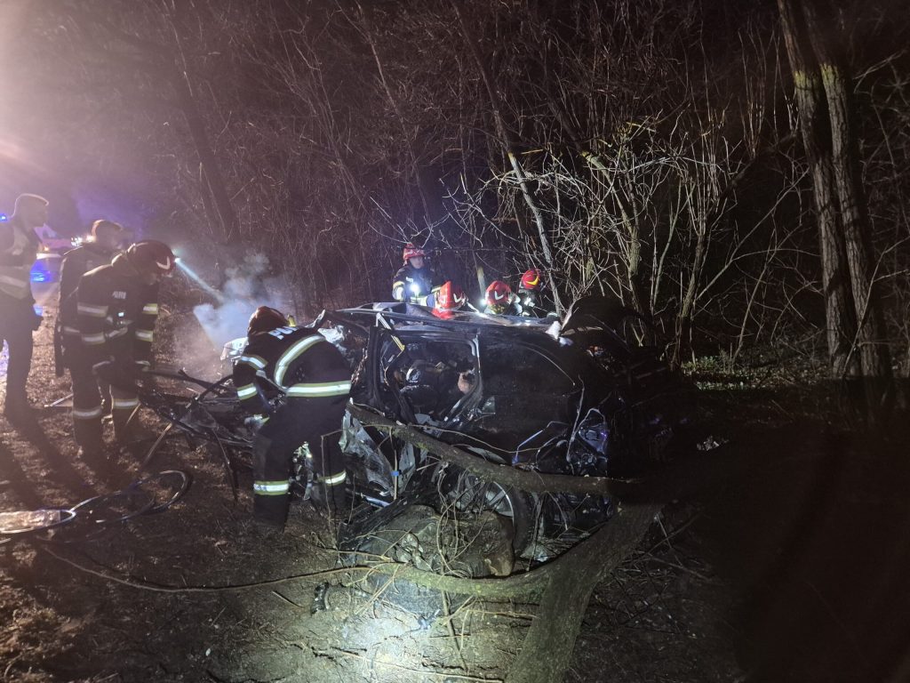 Tragedie pe drumurile din Neamț: patru morți și trei răniți în urma unui accident grav pe DN 15D O tragedie a avut loc miercuri seara pe drumul național 15D, în comuna Dulcești, județul Neamț, când un accident rutier soldat cu pierderea a patru vieți și rănirea gravă a altor trei persoane a șocat comunitatea locală