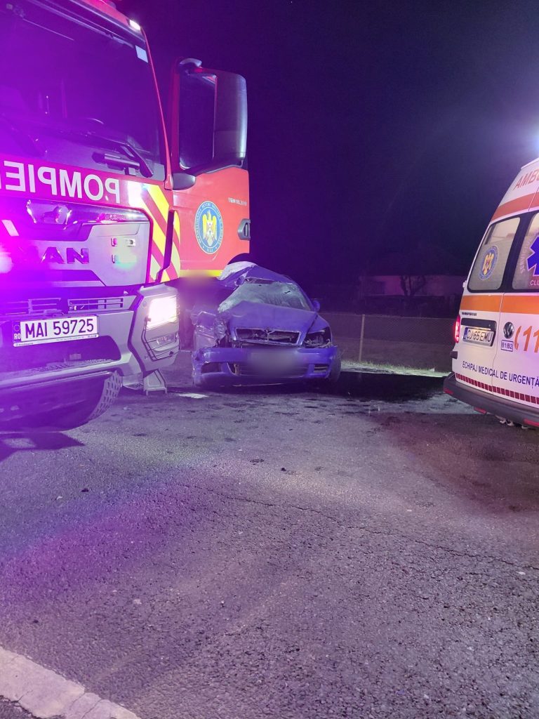 Accident grav pe DN1 E60 din Cluj, impact între mai multe vehicule și o minoră rănită grav Un accident rutier soldat cu multiple victime s-a produs joi seara pe Drumul Național 1 E60, în localitatea Negreni, județul Cluj