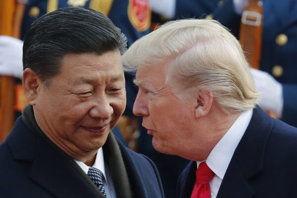 Trump reia planificarea întâlnirii cu Xi Jinping după amânarea cauzată de conflicte regionale Fostul președinte al SUA, Donald Trump, a anunțat recent pe rețelele sociale că întâlnirea sa cu președintele Chinei, Xi Jinping, a fost reprogramată pentru luna mai, la data de 14 și 15 ale lunii