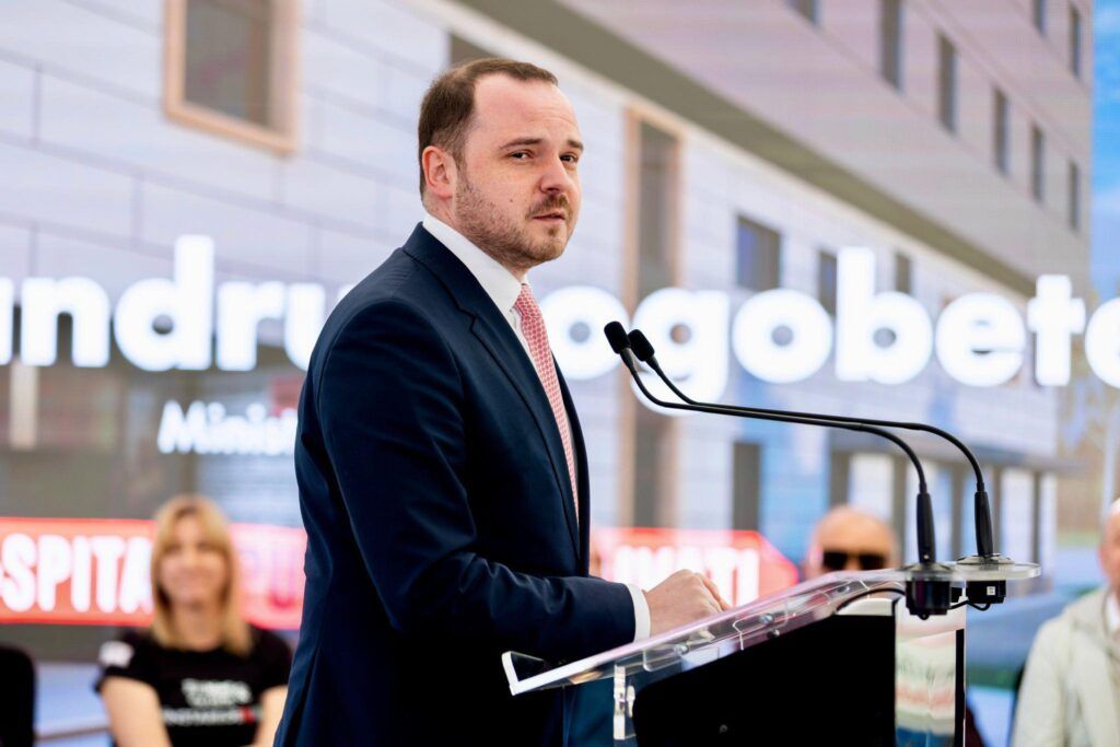Ministrul Sănătății, Alexandru Rogobete, anunță un nou capitol pentru sistemul medical din România, caracterizat acum de modernizare și investiții masive în infrastructură și echipamente de ultimă generație