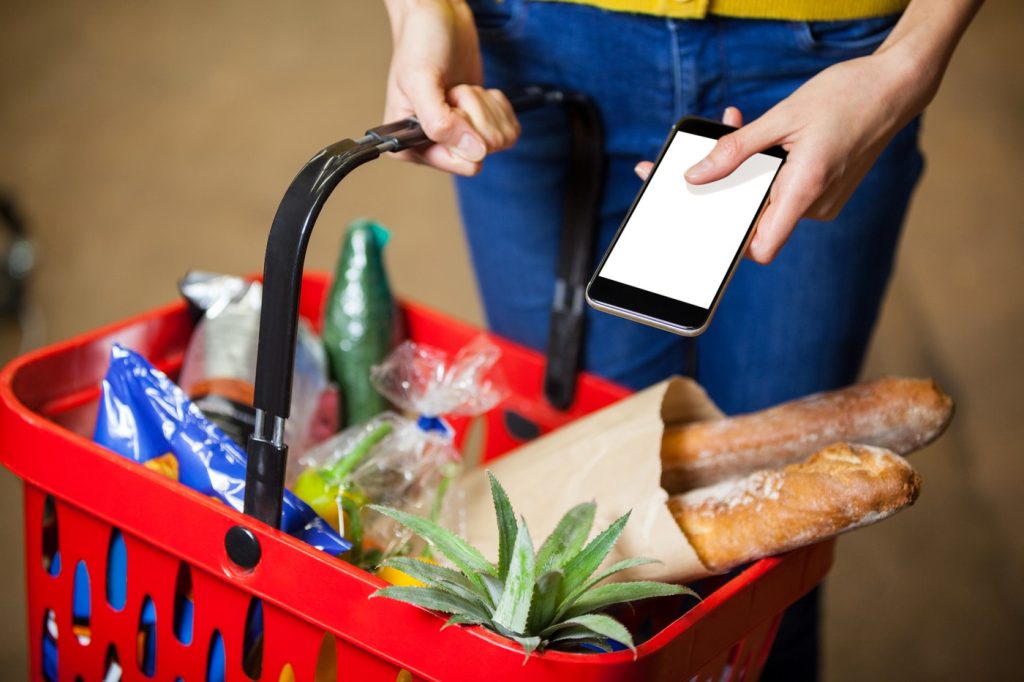 Prețurile alimentelor de bază din România sunt în continuă creștere, pe fondul unor factori globali și locali care tensionează lanțurile de aprovizionare și cheltuielile producătorilor