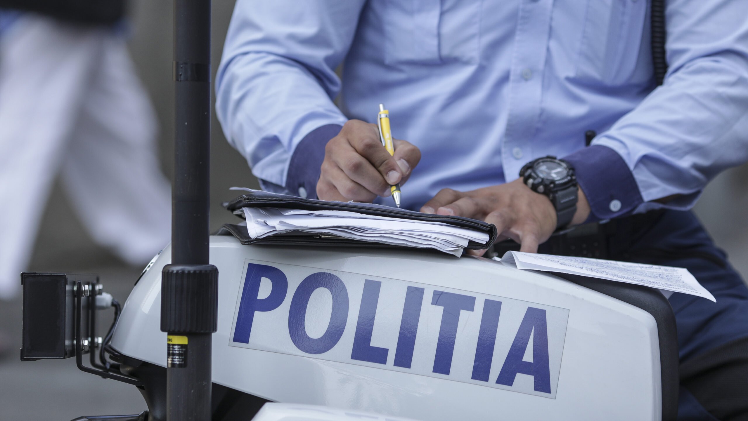 Inovație în serviciile digitale ale Poliției Române: acum se pot verifica online starea permisului și penalizările Anunțul recent făcut de Poliția Română marchează un pas semnificativ în digitalizarea serviciilor pentru șoferi, schimbând modul în care cei cu permis de conducere pot accesa informațiile legate de sancțiuni și stare administrativă