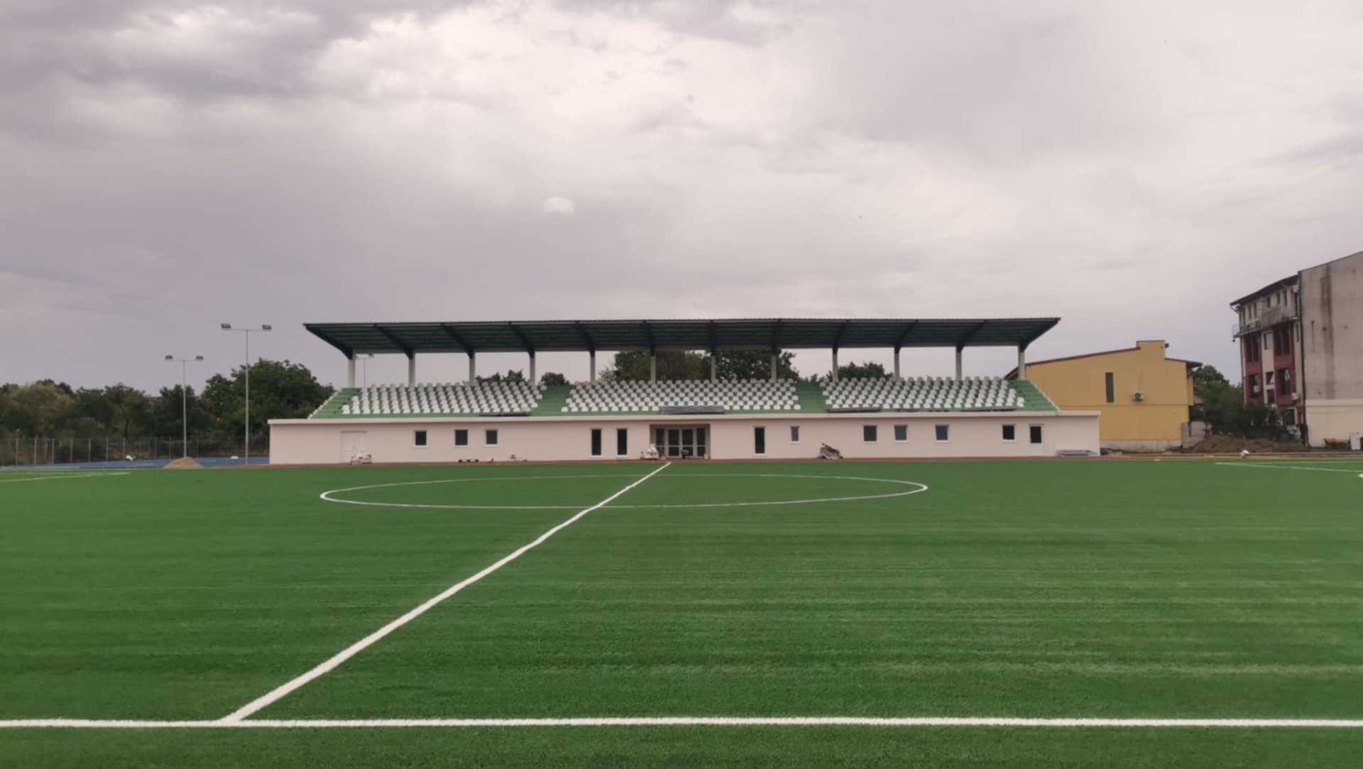 Premierul Ilie Bolojan și oficialii sportului discuție crucială despre gestionarea bazelor sportive și taberelor pentru tineret Un nou pas în reorganizarea administrării bazei sportive din România face valuri în peisajul politic și sportiv, odată cu întâlnirea de marți dintre premierul Ilie Bolojan și președintele Agenției Naționale pentru Sport, Bogdan Matei