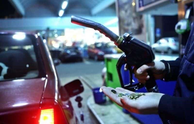 Prețul carburanților din România a crescut cu peste 80% între 2020 și 2026, o creștere alarmantă ce a ridicat întrebări din tot mai multe părți despre factorii care influențează această evoluție