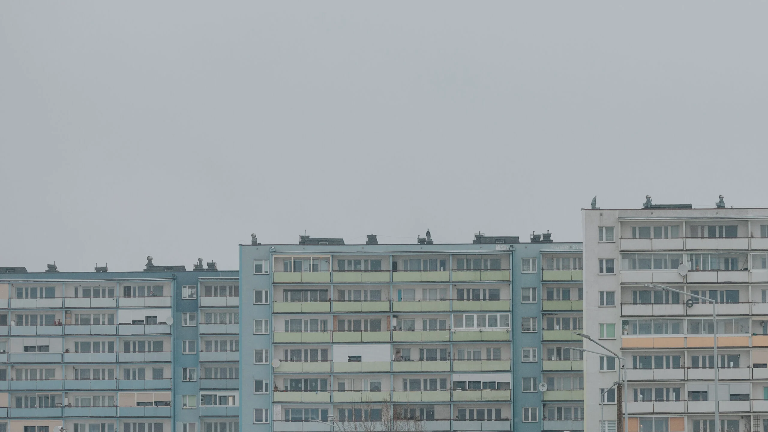 Cheltuielile „la cotă” în asociațiile de proprietari: explicări pentru ardeleni și nu numai Probabil că mulți proprietari de apartamente de pe lângă—sau din interiorul—marilor orașe au auzit cel puțin o dată termenul „cheltuială la cotă” menționat pe lista de întreținere, dar nu foarte mulți știu exact ce implică această sintagmă