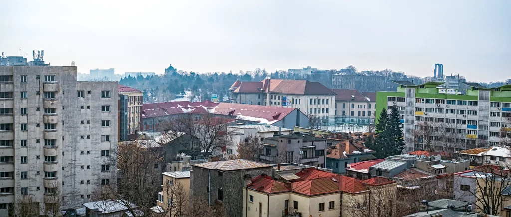 Creșterea polițelor PAD în România indică o încredere sporită în sistemul de asigurări obligatorii locuințe Numărul polițelor de asigurare obligatorie a locuinței (PAD) a înregistrat o creștere aproape de 3% în februarie 2026, atingând aproape 2,39 milioane de contracte active, față de circa 2,32 milioane în aceeași perioadă a anului precedent