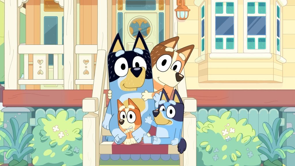Disney+ aduce universul „Bluey” pe scena televizorului și streamingului, transformând succesul serialului într-un spectacol interactiv și captivant pentru întreaga familie