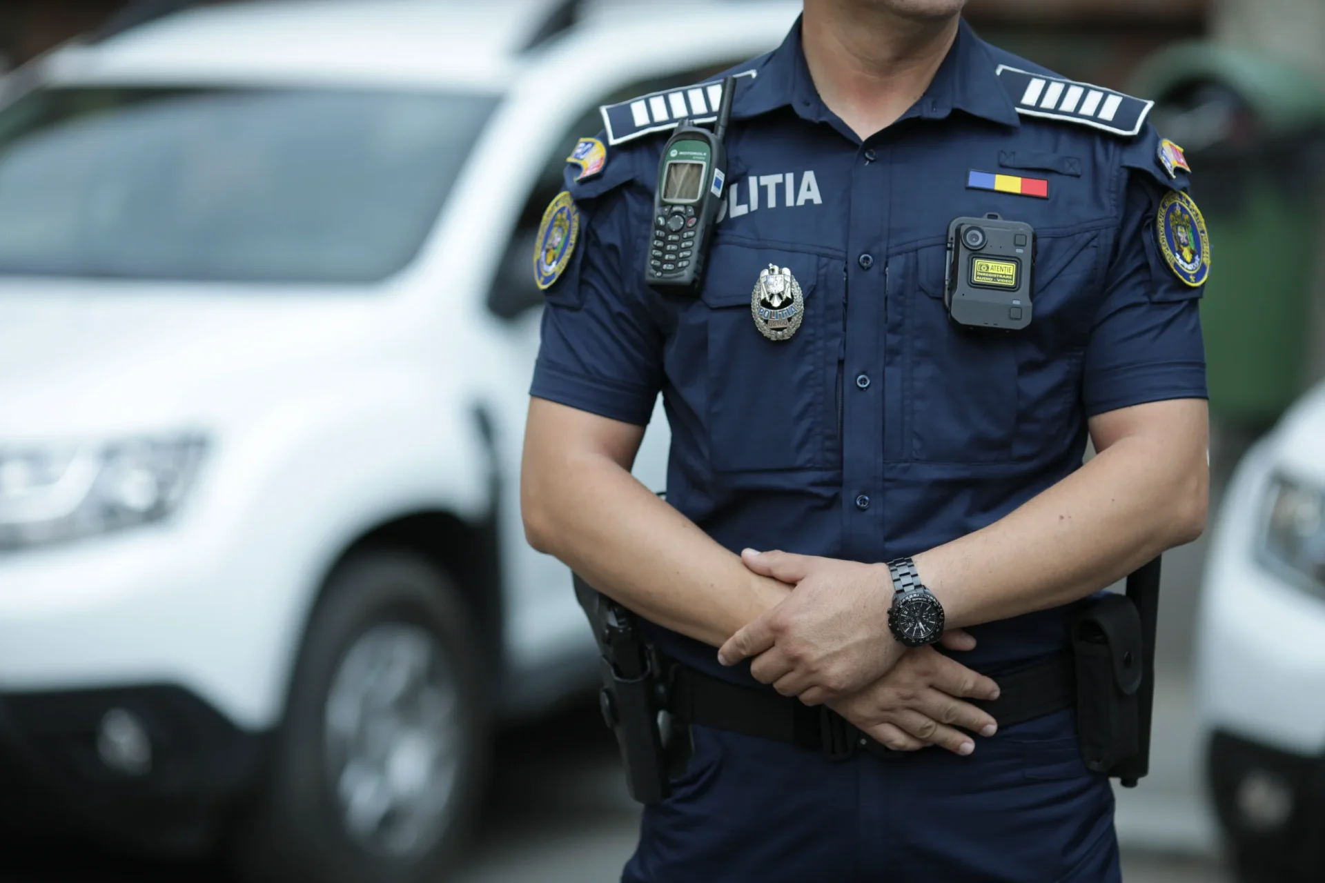 Poliția română a introdus utilizarea obligatorie a camerelor corporale (BodyCam) pentru intervențiile în teren, o măsură menită să sporească transparența și să asigure protecția atât a forțelor de ordine, cât și a cetățenilor