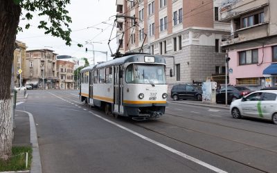 Haos în transportul public din București, după reluarea lucrărilor la liniile de tramvai Din cauza unor șantiere majore în infrastructura de tramvai, circulația autobuzelor și tramvaielor din București a fost puternic perturbată