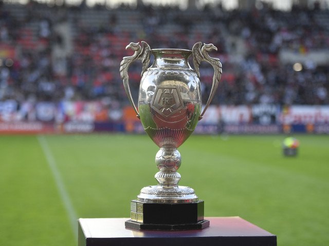 Duelurile decisive din Cupa României aduc adrenalină pe stadioanele din țară Joi, suporterii fotbalului românesc sunt martorii unor meciuri din sferturile de finală ale Cupei României, evenimente care promit spectacol și tensiune maximă