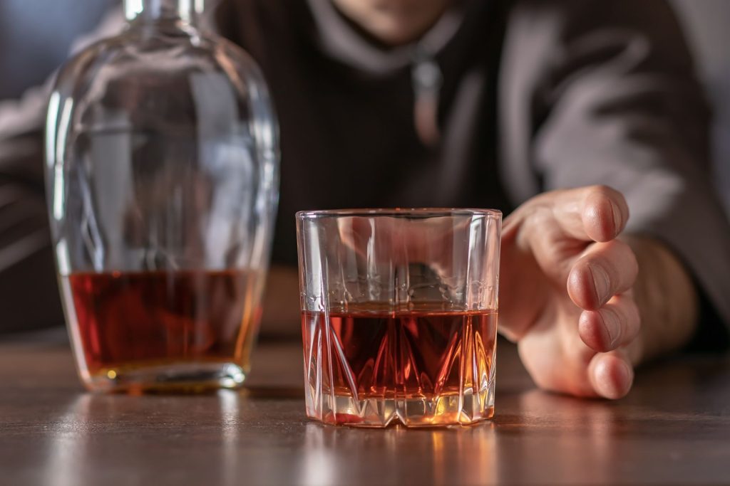Care băutură alcoolică poate face cel mai mult rău sănătății? Aceasta este întrebarea la care un studiu recent oferă răspunsuri surprinzătoare