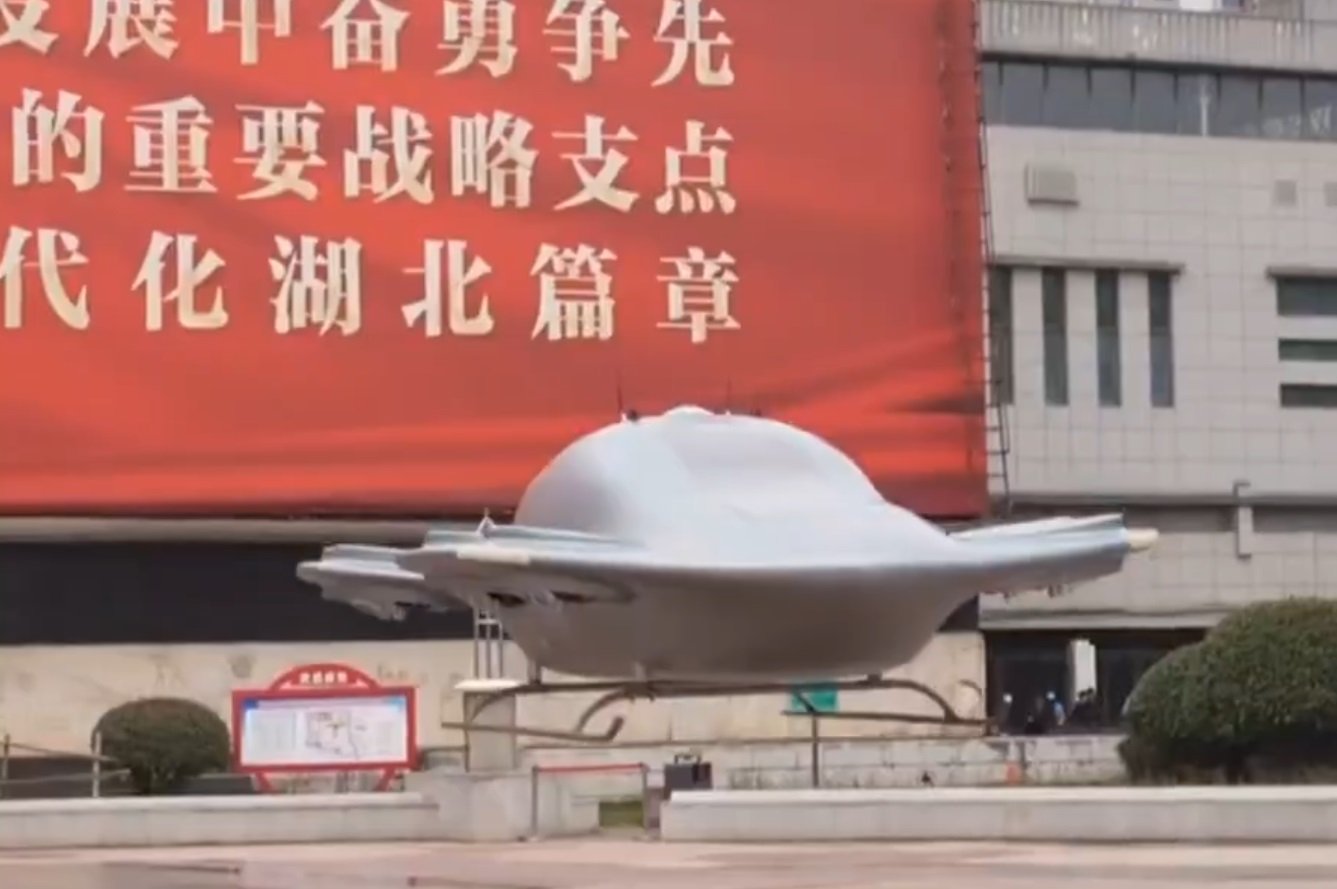 China lansează testări ale unui eVTOL pentru orașe: cum funcționează noul „OZN”