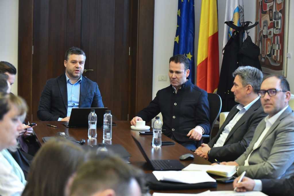 Sectorul 3 al Capitalei devine mai accesibil: Planuri ambițioase pentru infrastructură și fluidizarea traficului Primarul sectorului 3, Robert Negoiță, a anunțat recent o serie de proiecte menite să îmbunătățească semnificativ circulația și infrastructura din zona