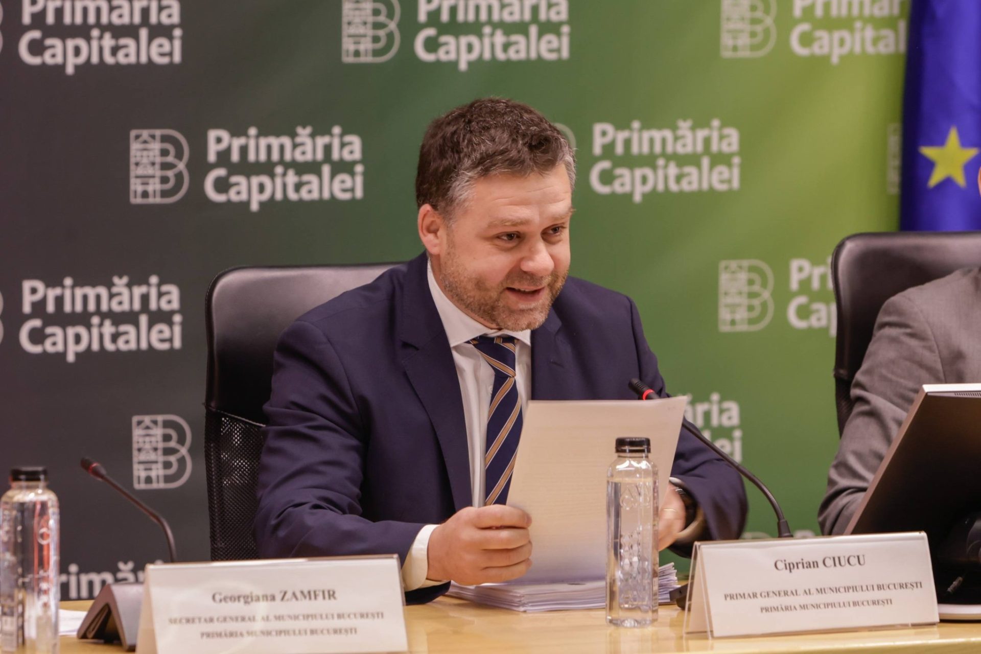 Primăriile de sector din București, obligate să prezinte proiecte concrete pentru a primi fonduri publice în 2026 Situația financiară a Capitalei se complică în contextul recentelor modificări legislative, care impun primăriilor de sector să își justifice investițiile cu proiecte concrete pentru a obține alocări de fonduri de la bugetul general al orașului