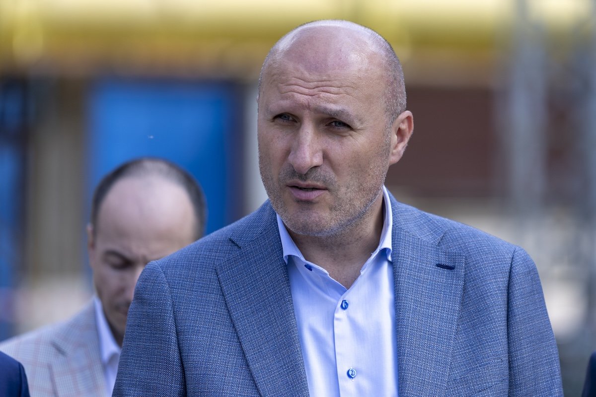 Claudiu Crețu, fostul director general al ELCEN, poate reveni oficial la conducerea companiei de stat după o hotărâre definitivată a Tribunalului București, care a anulat interdicția de exercitare a funcției impusă în urma acuzațiilor de corupție