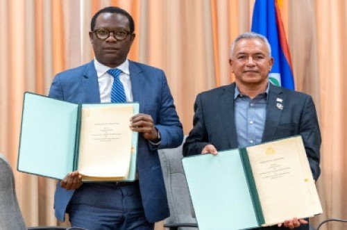 Belize și Guyana întăresc cooperarea în protejarea pădurilor tropicale prin semnarea unui acord istoric Belize și Guyana, două state membre ale Comunității Caraibilor (CARICOM), au semnat recent un memorandum de înțelegere menit să intensifice colaborarea în conservarea, gestionarea durabilă și protecția pădurilor tropicale