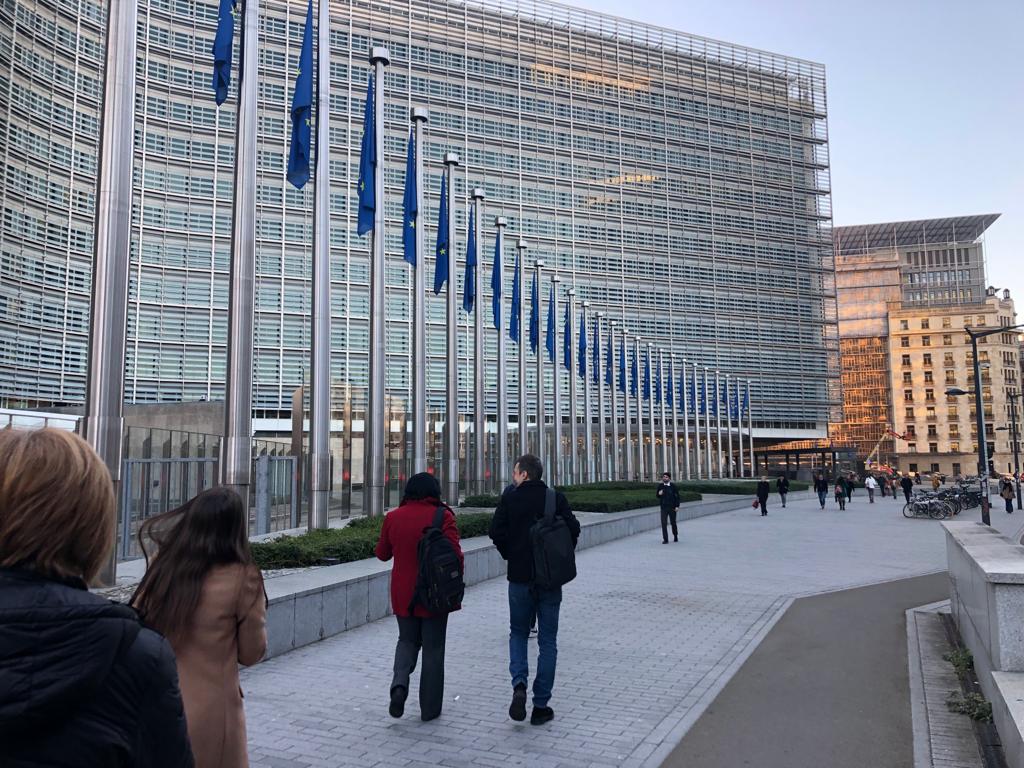 Comisia Europeană a aprobat un pachet de sprijin financiar de circa 15 miliarde de euro pentru Franța, destinată susținerii eforturilor naționale de reînarmare și modernizare a sectorului de apărare