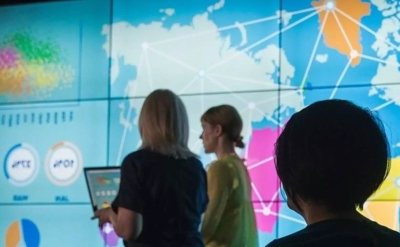 Numai o companie din șase reușește să valorifice pe deplin avantajele inteligenței artificiale, iar o treime dintre acestea nu au încă o strategie clară pentru gestionarea talentelor în domeniu, releva un studiu recent