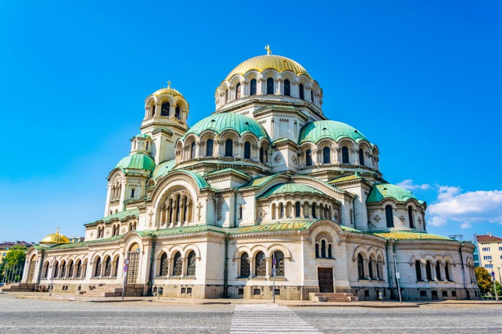 Bulgaria rămâne destinatia preferată a românilor pentru un concediu accesibil în 2026, dar succesul stă în planificare și tehnologii digitale În ciuda apariției multor alternative de vacanță în Europa, Bulgaria își păstrează statutul de opțiune preferată pentru români