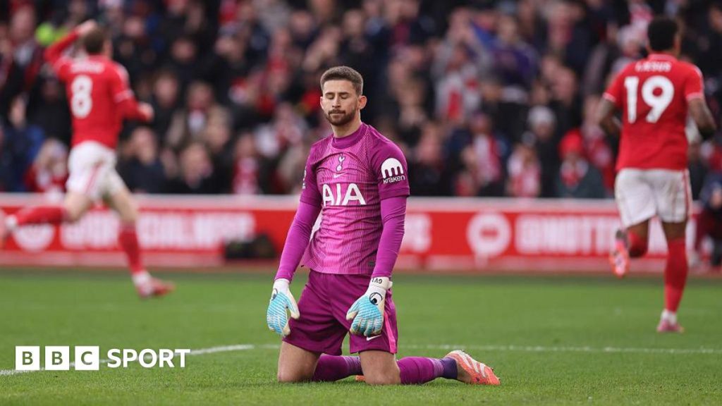 Nimic nu merge bine pe City Ground, dar fanii rămân uniți Evoluția sezonului la Nottingham Forest nu poate fi spusă decât ca un coșmar pentru suporteri