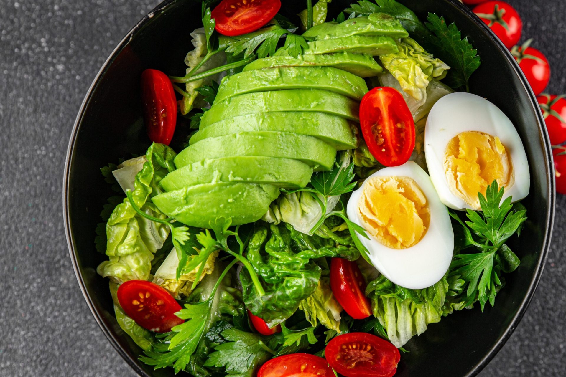 Stilul de viață și alimentația joacă un rol decisiv în sănătatea creierului pe termen lung, iar cercetările recente întăresc această idee, evidențiind o dietă specifică ca fiind cea mai eficientă în prevenirea declinului cognitiv și a demenței