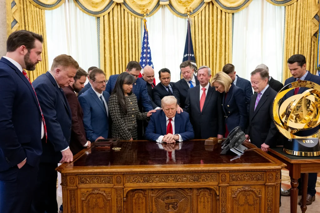 Pastori s-au rugat pentru Trump în Biroul Oval: „Să primească înțelepciune divină”