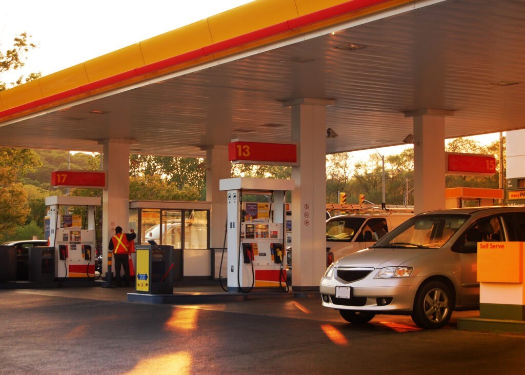 România se confruntă în aceste zile cu o creștere alarmantă a prețurilor la carburanți, fenomen care pune din ce în ce mai mult pe jar consumatorii și actorii din economie