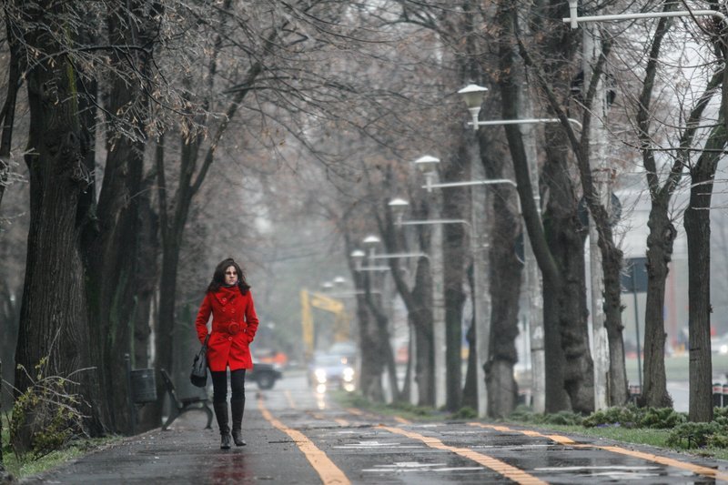 Schimbare bruscă de vreme în România: un curent de aer rece pune capăt perioadei calde și aduce primele ploi după seceta istorică România trece printr-o schimbare climaterică neașteptată, odată cu înghețarea startului de primăvară, după zile consecutive de temperaturi care au depășit 20 de grade Celsius