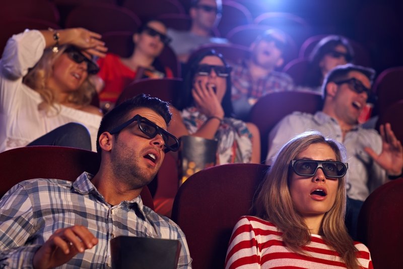 Puțin peste jumătate dintre americani au trecut pragul sălilor de cinema anul trecut, o statistică care reflectă o schimbare evidentă în obiceiurile de consum ale publicului, pe măsură ce premiile Oscar se apropie și lumea cinematografică pregătește cele mai așteptate din fiecare an