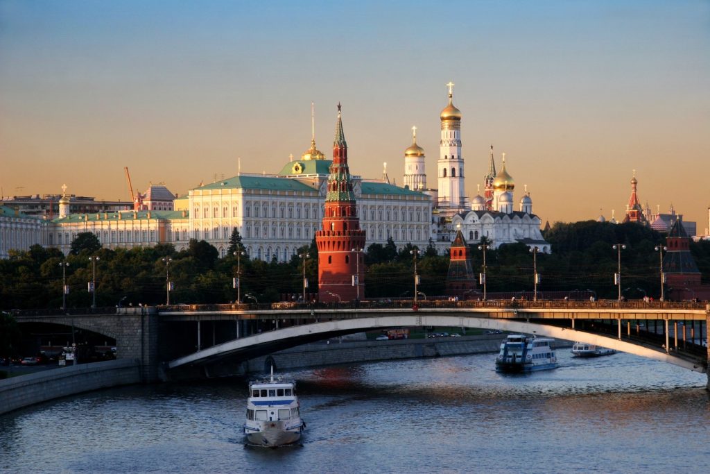 Russia dă o profesoară americană cu rădăcini sovietice în categoria „agent străin” Ministerul rus al Justiției a adăugat vineri numele Ninei Hrușciova pe lista celor considerați „agenti străini”, un gest care atrage, din nou, atenția asupra tensiunilor tot mai accentuate între Moscova și comunitatea internațională