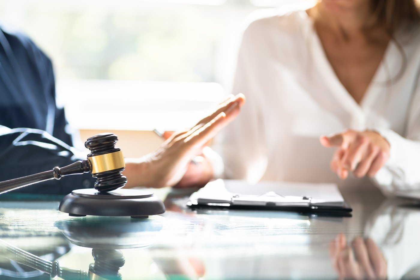 Dreptul de preempțiune, un instrument cheie în tranzacțiile imobiliare și agricole, rămâne o prioritate legală pentru anumite categorii de beneficiari În lumea imobiliarelor și drepturilor de proprietate, conceptul de drept de preempțiune joacă un rol esențial în asigurarea protecției anumitor interese economice și patrimoniale