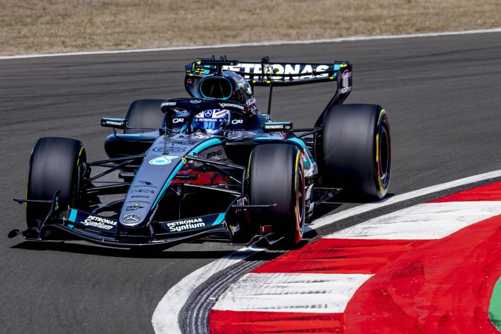 George Russell pleacă din pole position în cursa de Sprint din China, consolidând avantajul echipei Mercedes în startul sezonului