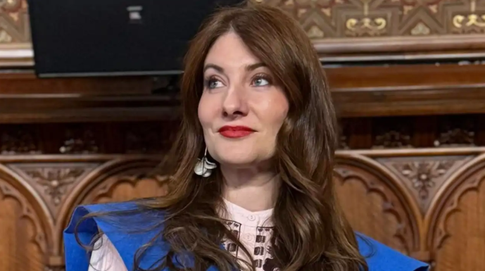 România are un nou motiv de mândrie pe scena internațională a medicinei, după ce Elena Bianca Ciobanu Selaru a reușit o performanță remarcabilă la examenul MIR 2026, cel mai dificil test pentru medicii aspiranți la rezidențiat în Spania