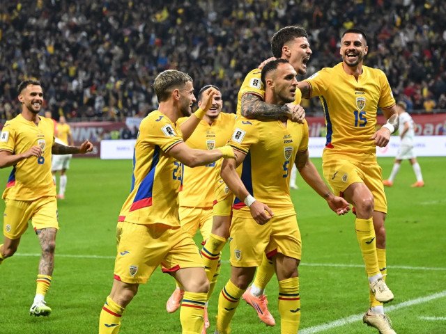 România se află în pragul unui moment istoric, cu o șansă impresionantă de a accede la turneul final al Cupei Mondiale din 2022, chiar dacă drumul nu-i lipsit de obstacole